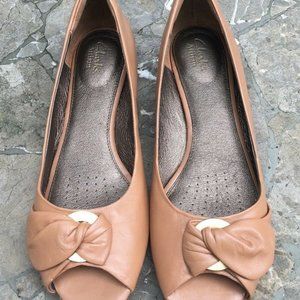 Clarks Artisan Demure Flare Flat Leather Shoes. Size 9
